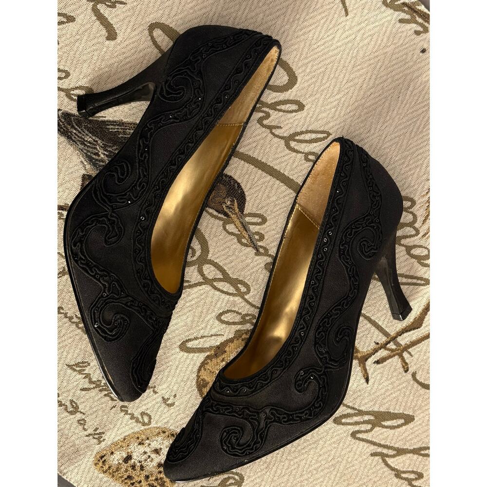 Notorious Black size 6 Black Embroidered kitten heels gold lined Baroque pumps